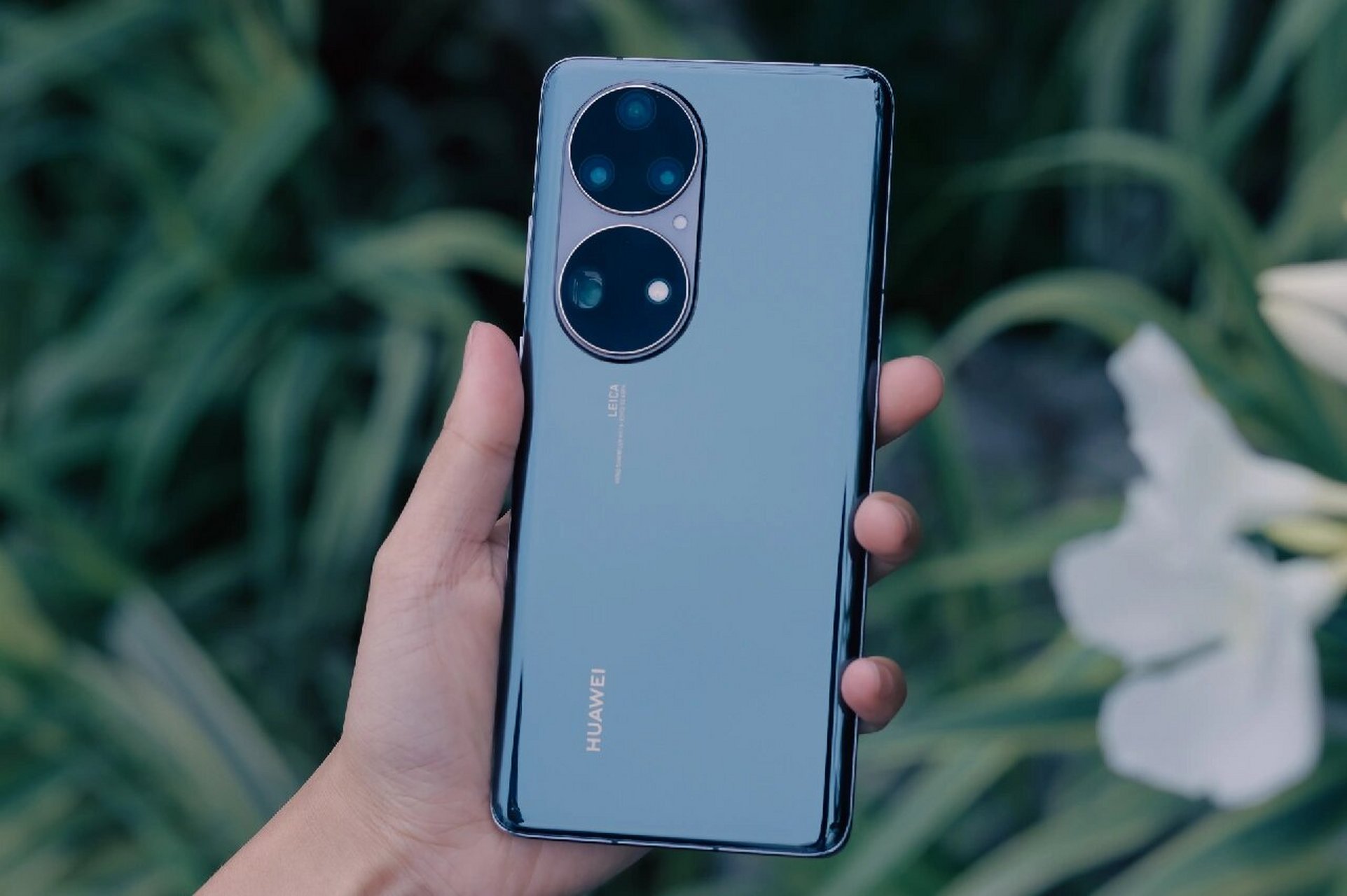 上手体验一下 华为p50pro外观设计这方面真的独树一帜,万象双环设计真