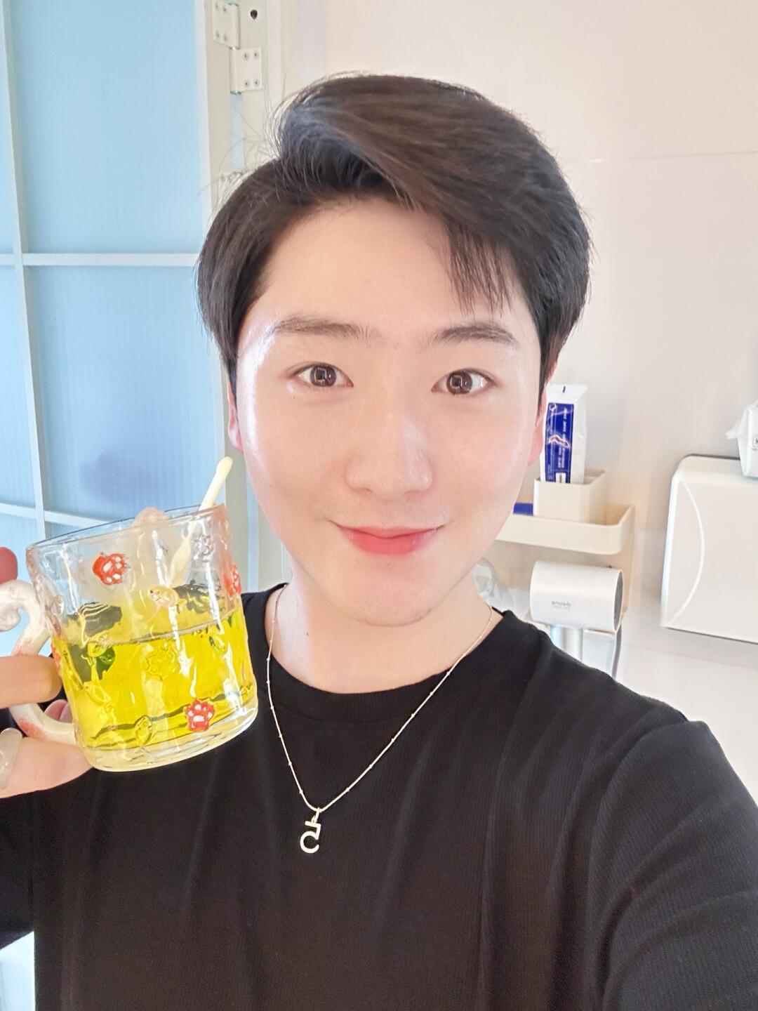 他可也以看得到许丽哥护肤达人左广鑫徐珈炫猫罐管子哥个人简历及照片