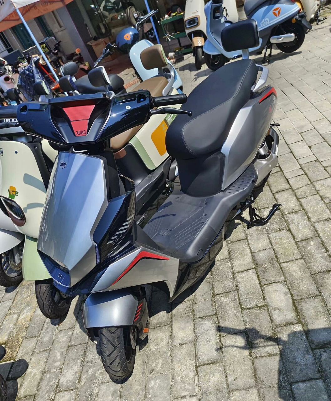 小刀新款电动车 有点像极核?