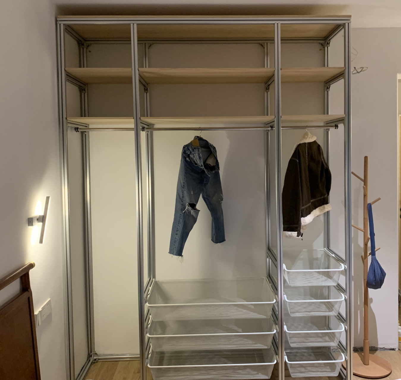 臃肿衣柜,铝型材衣柜让你的家更简约      	 4040铝型材(1.