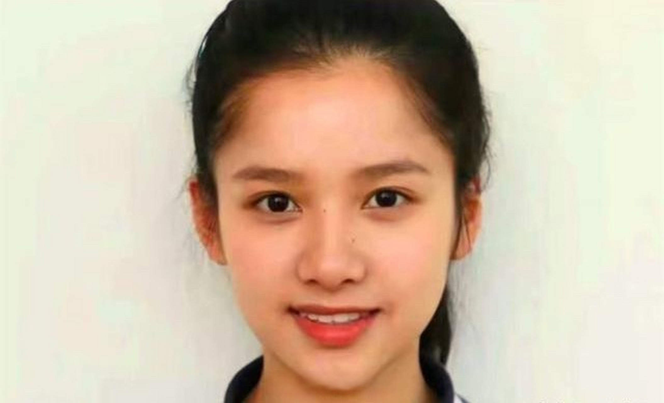 张婧仪绝对算是从小美到大类型的演员,高中时期跟现在完全一样啊,一看