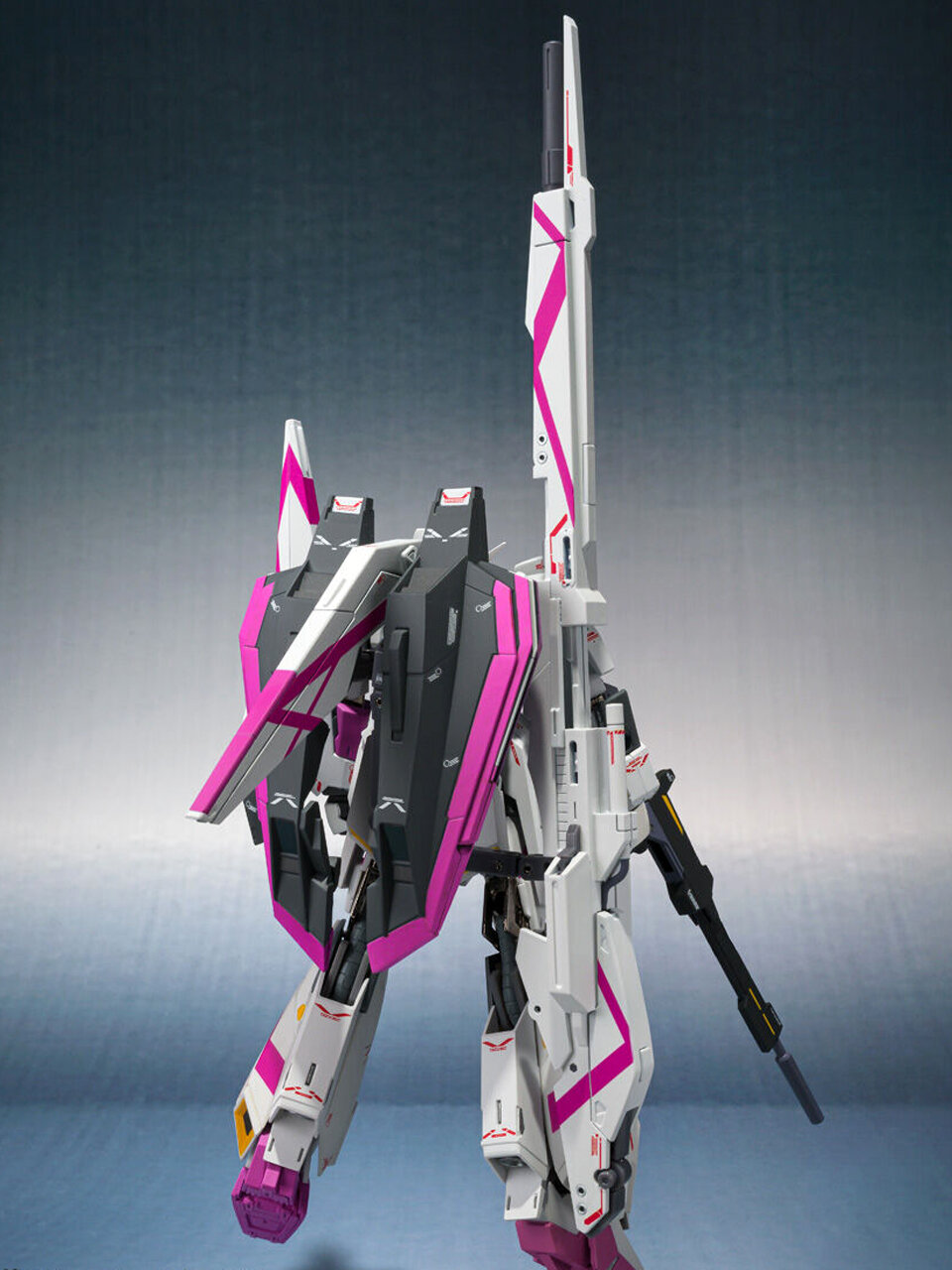 阿姆罗驾驶的z高达3号机在合金魂中登场!