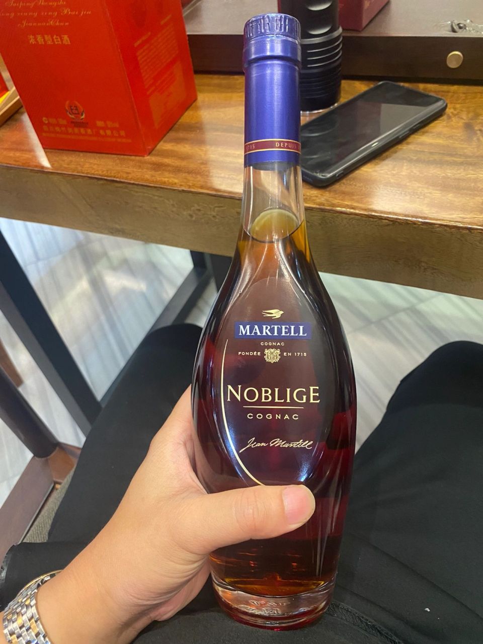 一招辨别假马爹利名仕 网上那些看字体清晰度,看酒花等等难度都太高了