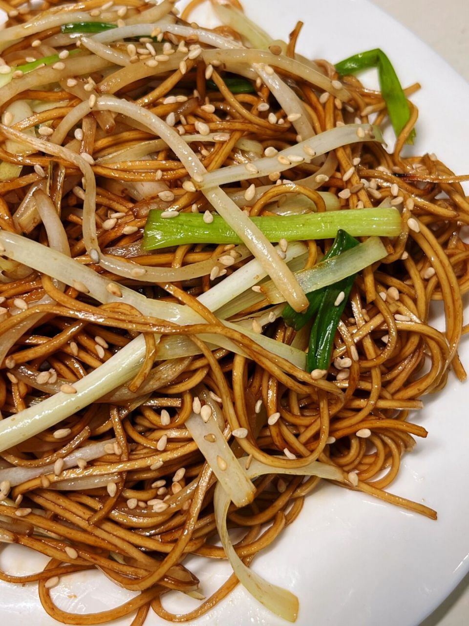 每次去茶餐厅都会点的豉油皇炒面! 这样做出来的炒面爽口劲道 酱香浓