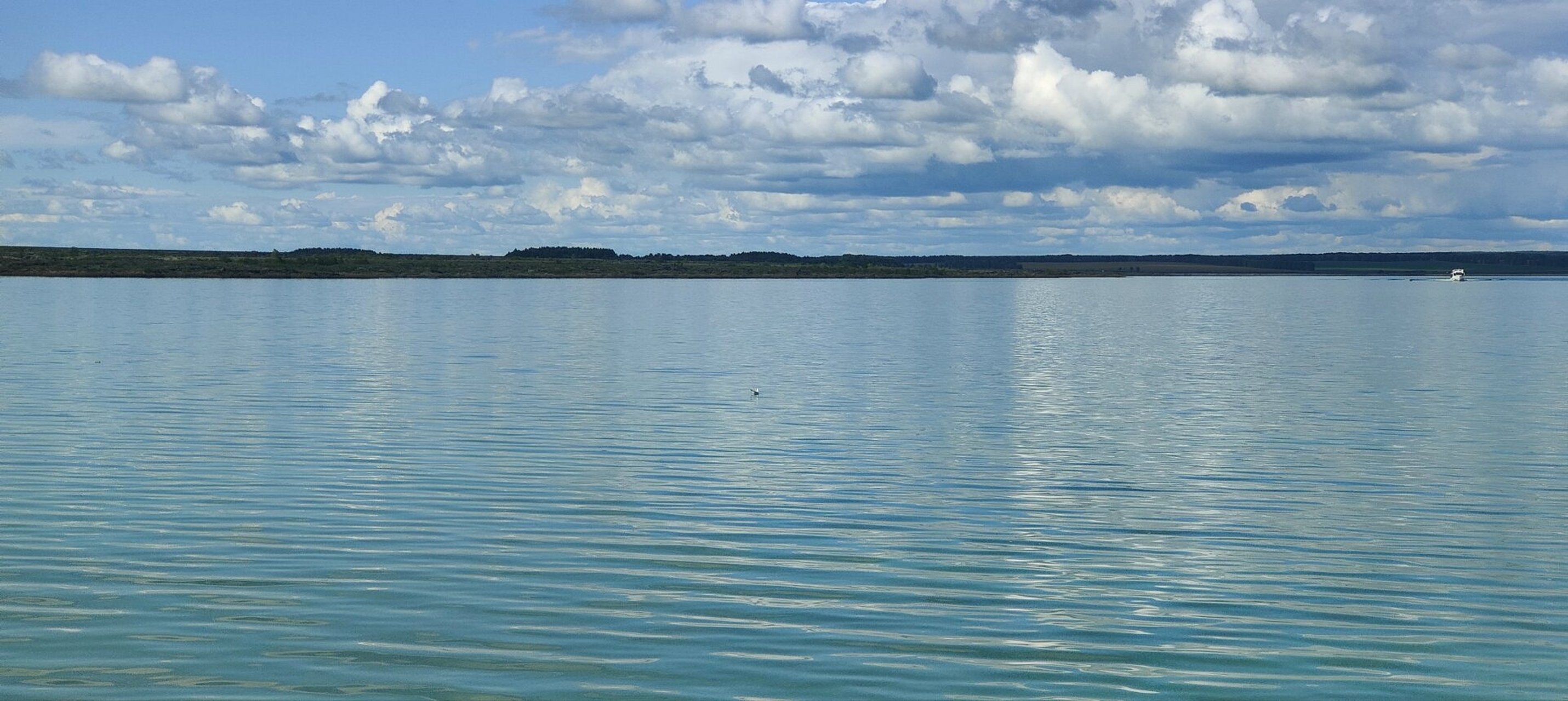 五大连池白龙湖 门票:40(包含20元景区内电瓶车) 电瓶车行驶大概5分钟