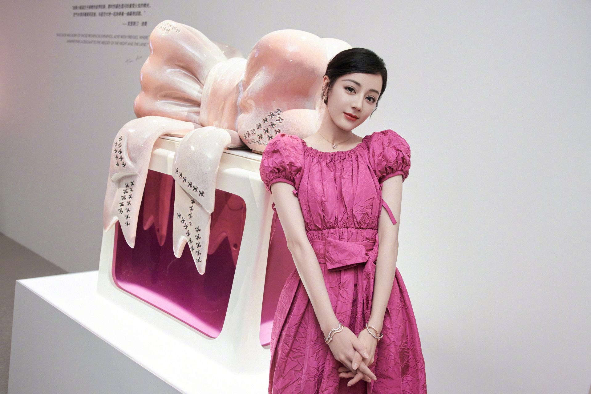迪丽热巴火龙果公主裙#出席「artn dior」艺术展览的品牌大使dear