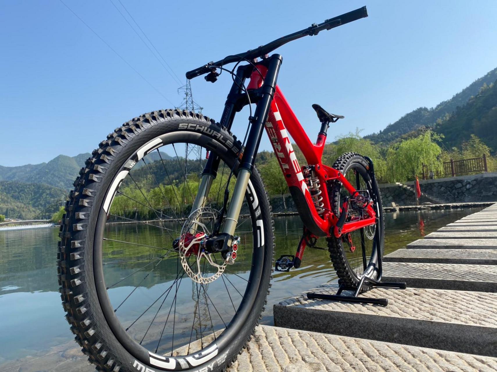 trek session9.9 速降山地车