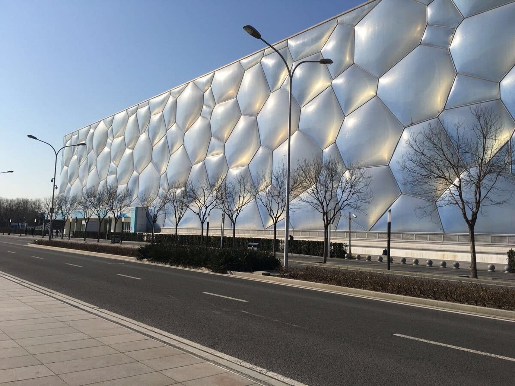 北京水立方位于北京奥林匹克公园内,是2008年北京奥运会的主要场馆之