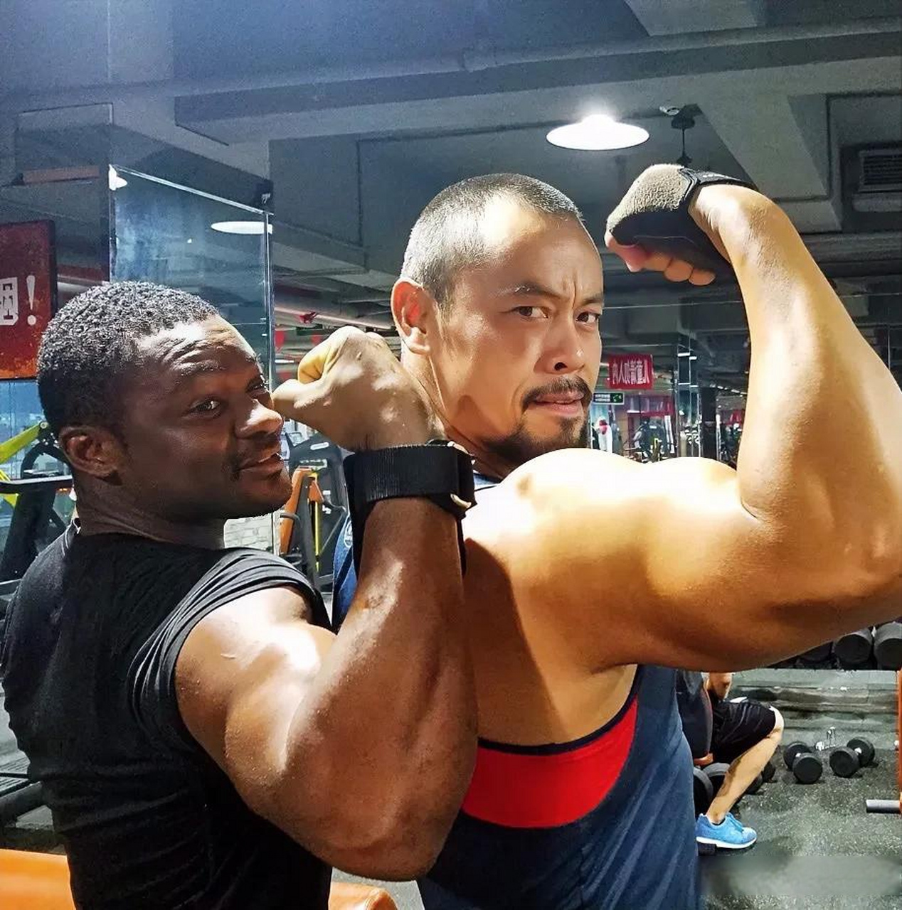 为什么好多黑人健身后肌肉很强壮,而在中国却不常见这种肌肉强壮的人