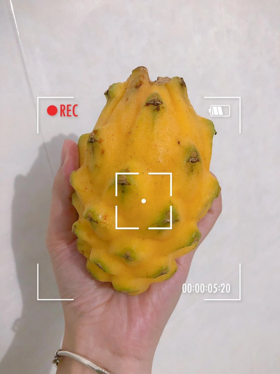 表里不一的黄皮火龙果 第一次吃黄皮火龙果,好甜真好吃,水分也多 还