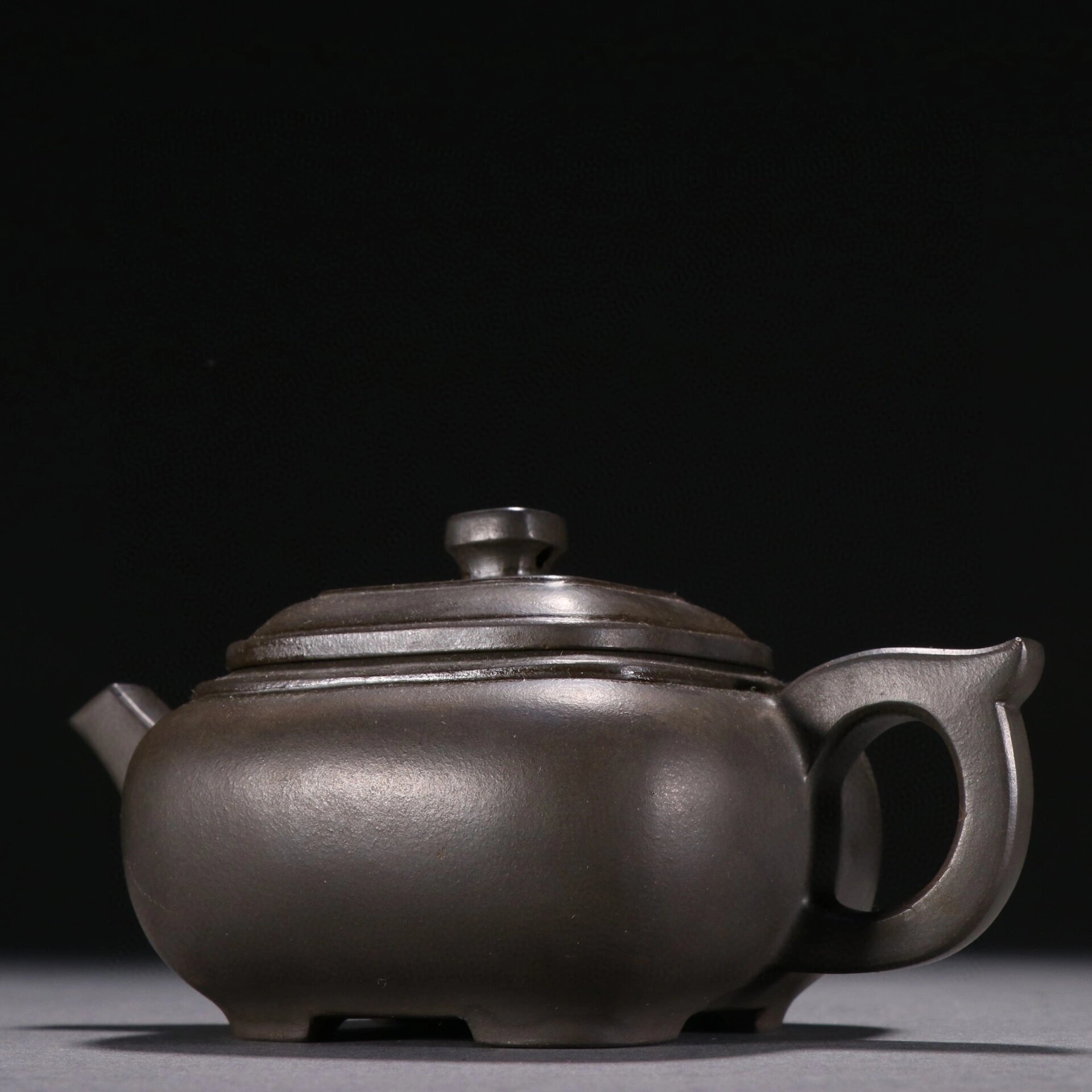 【施小马 原矿紫砂素面四方壶】原矿四方壶 施小马制 原矿紫砂素面