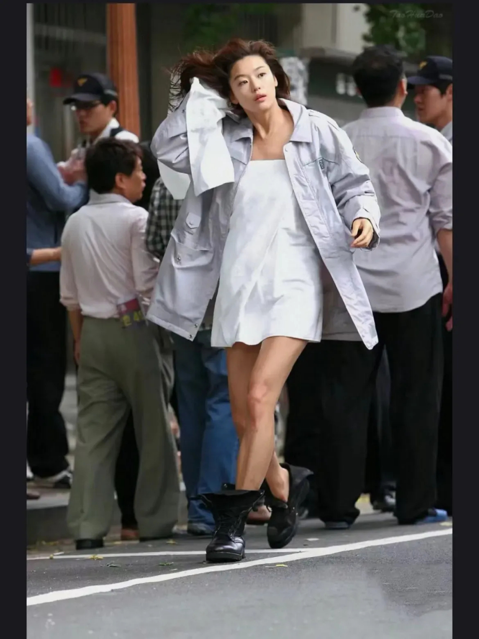 原来全智贤和金秀贤早就已经合作过电影盗贼同盟了