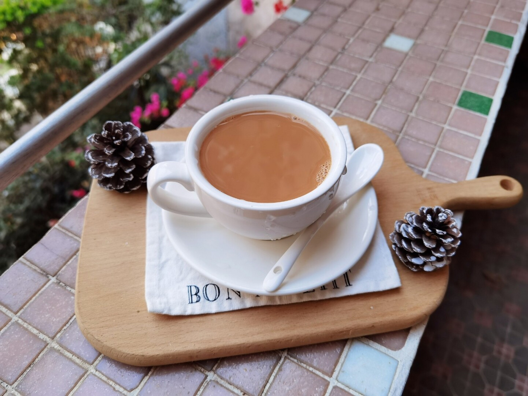 冬天热饮—热港奶,茶味重偏苦涩,口感爽滑且香醇浓厚,就是正宗港奶的