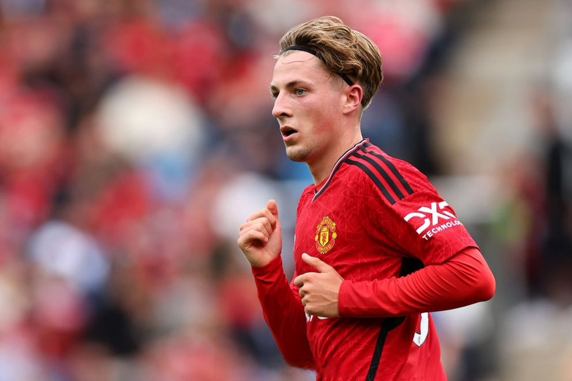 斯旺西,谢周三和维冈都对查理萨维奇感兴趣.