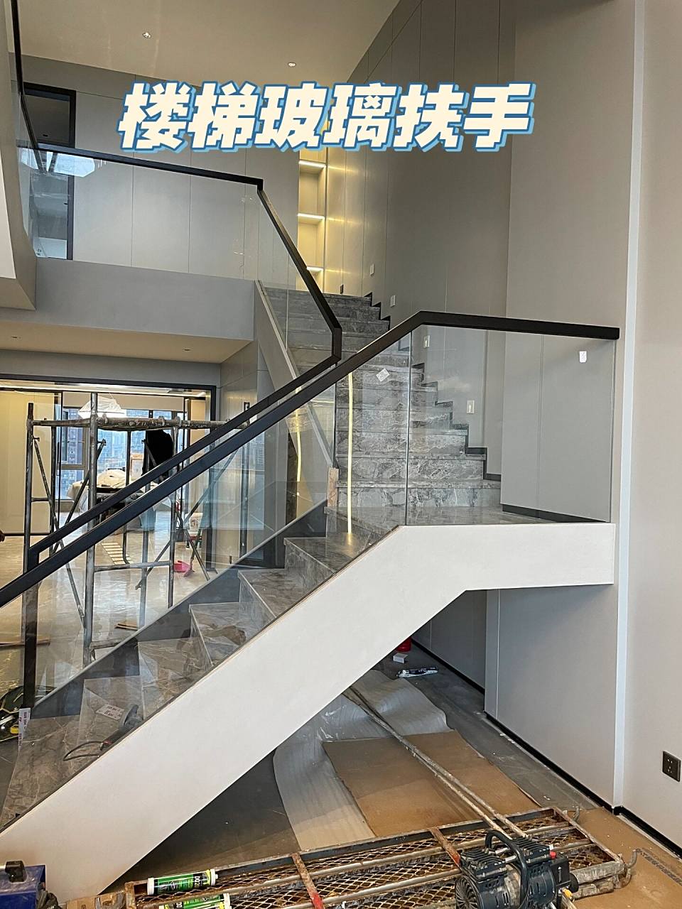 网红别墅超白钢化玻璃楼梯扶手栏杆现代简约 定做玻璃扶手其实很讲究