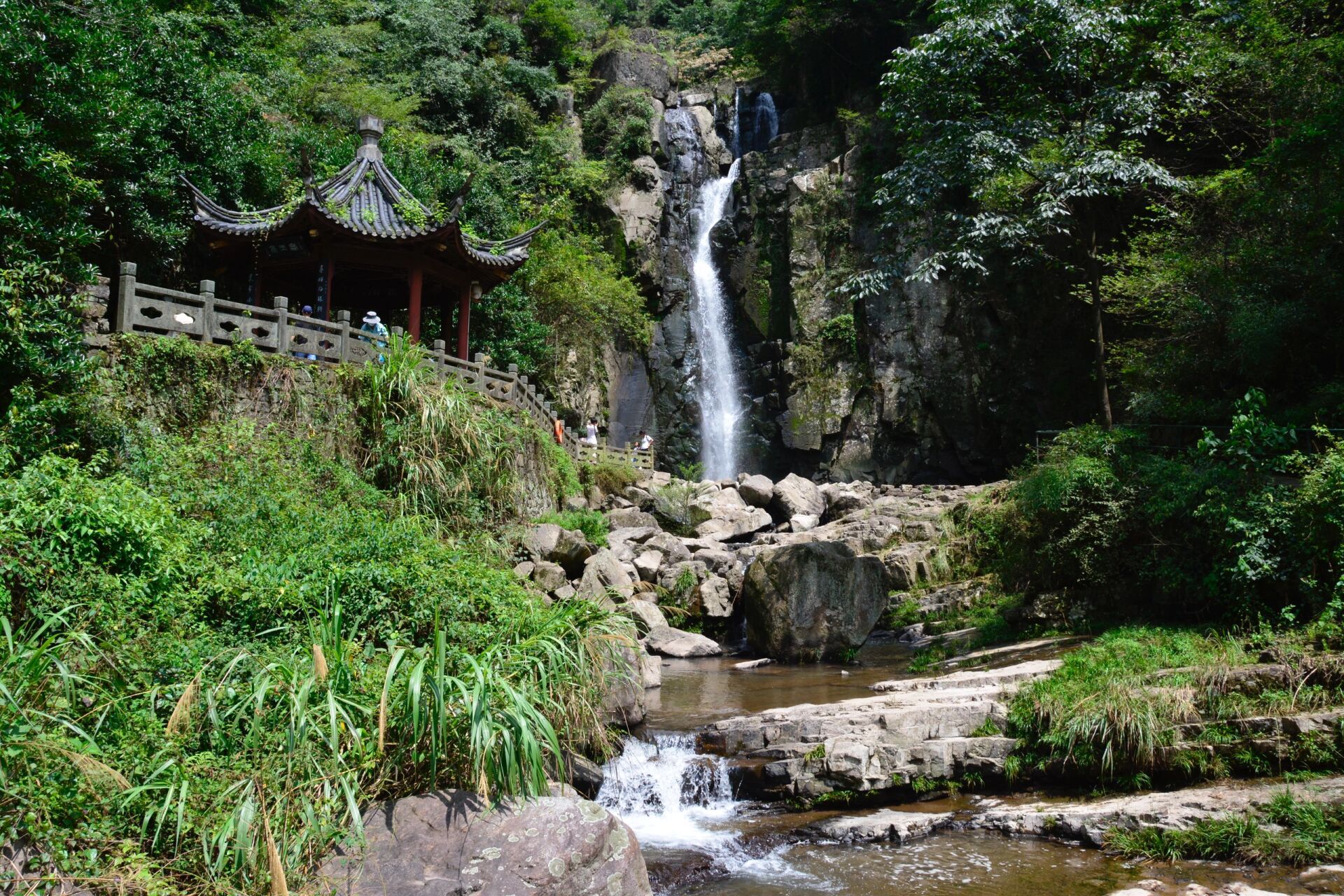 宁波(雪窦山风景区)游记 景区简介:宁波溪口雪窦山景区为国家级风景