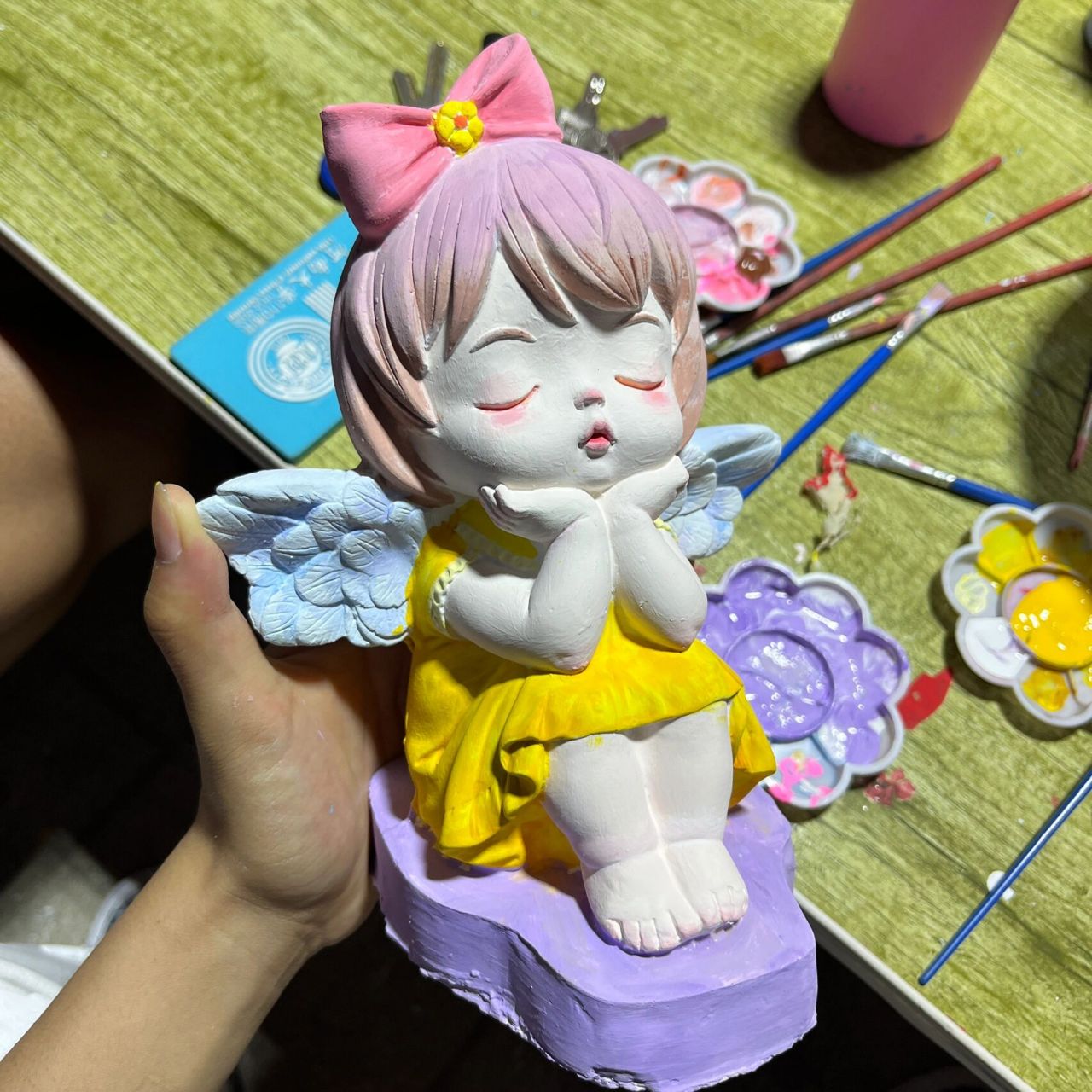 一个半小时画的小天使石膏娃娃～ 这个石膏娃娃的造型真的是我见过最