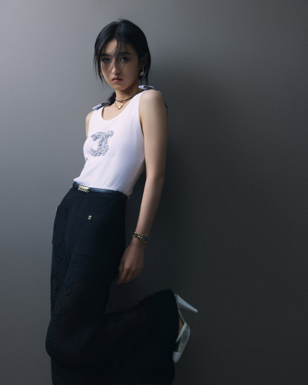 张子枫,黑白色彩穿搭,又酷又美