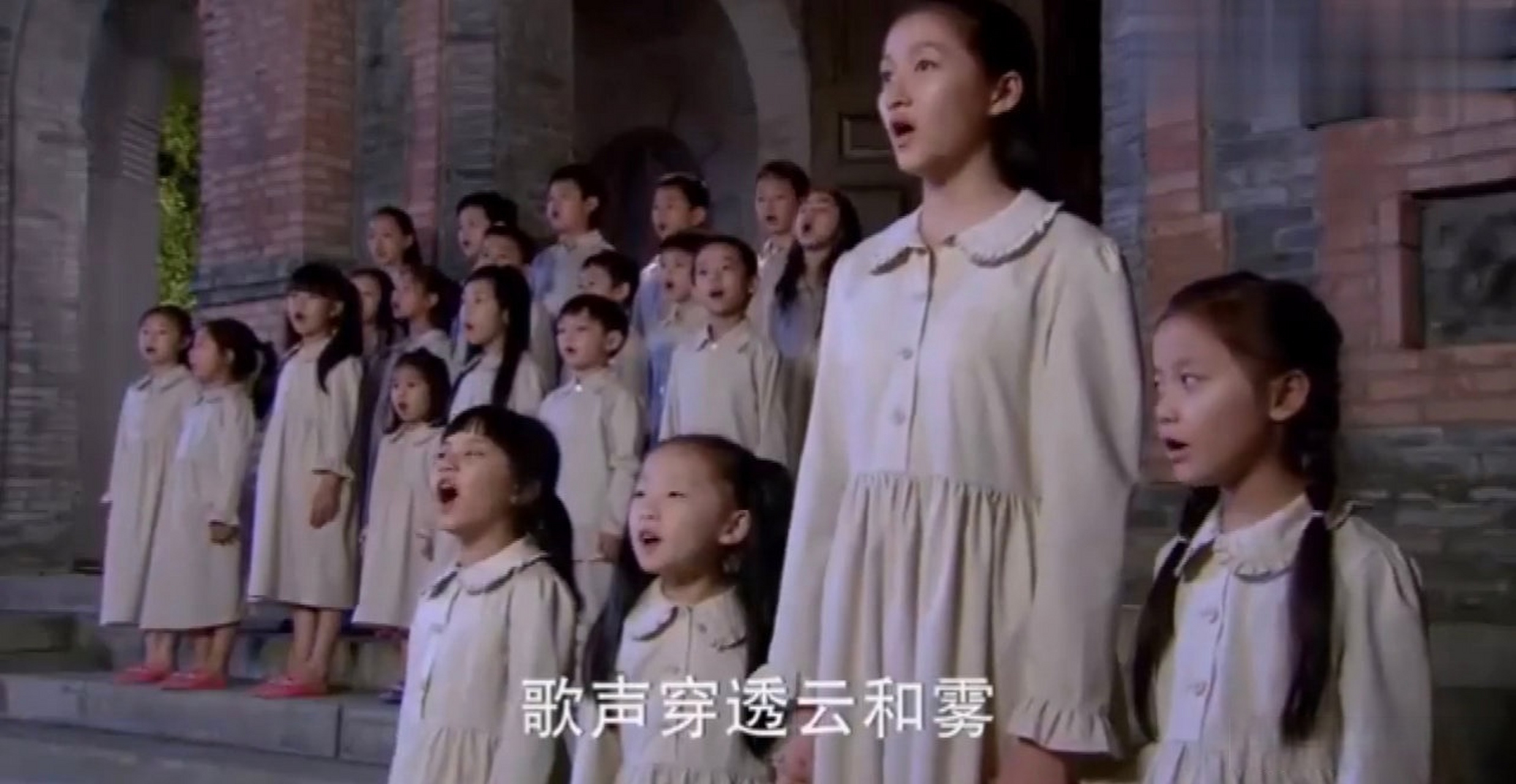 花非花雾非雾里有关晓彤关晓彤演过花非花雾非雾 我竟没发现