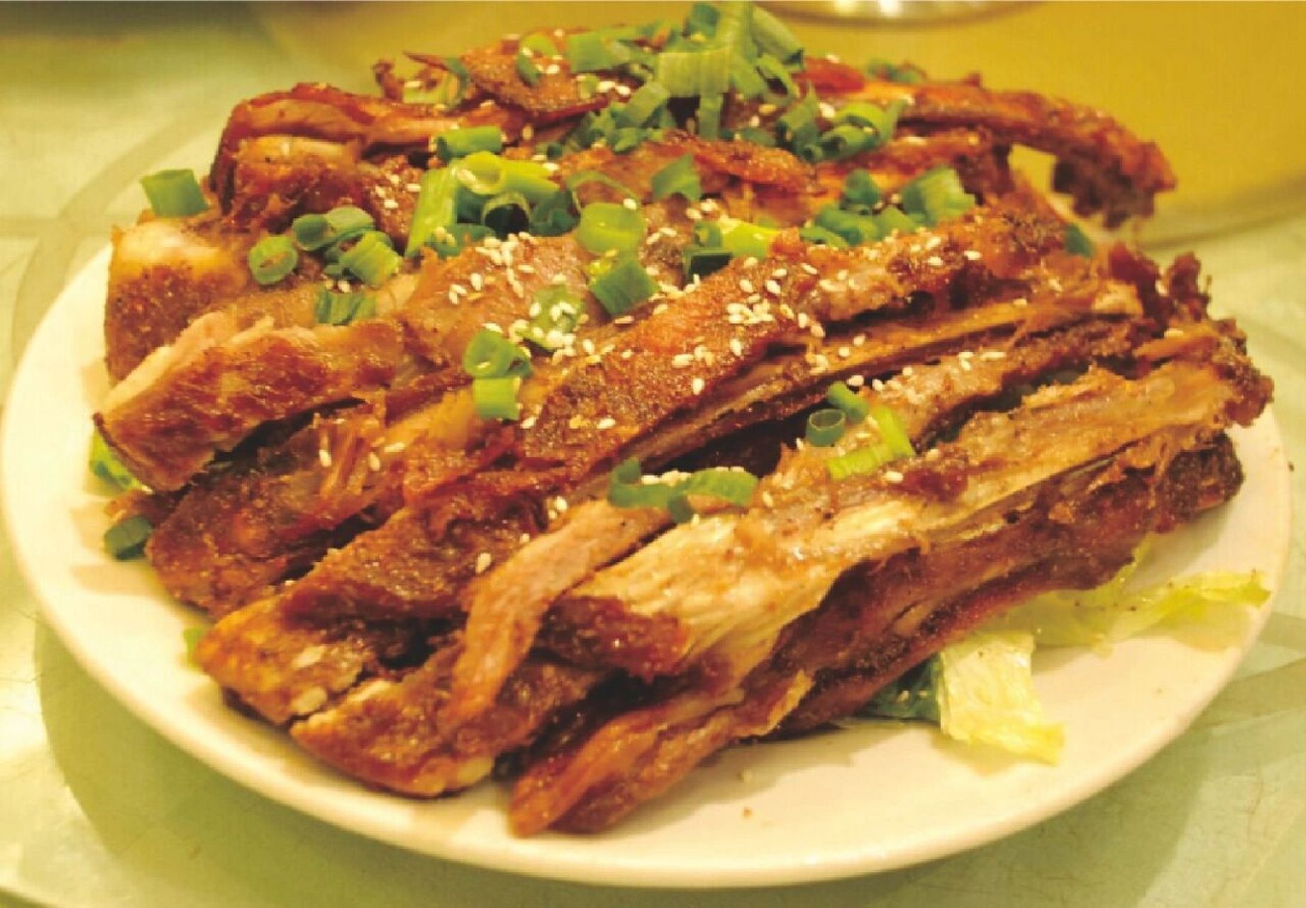 南江美食 传统的南江黄羊的烹制,以汤锅为主,当地厨师经过30多年的