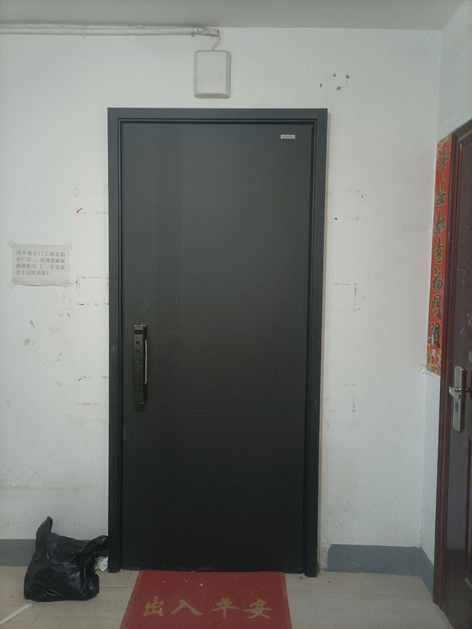 鸿创2.0超甲级安全门 安装完实际效果,简直太完美