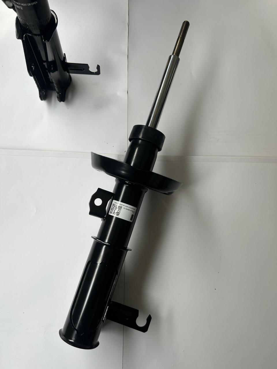 蒙诺万里路减震器.别克新君威,迈锐宝,荣威950前减震器.