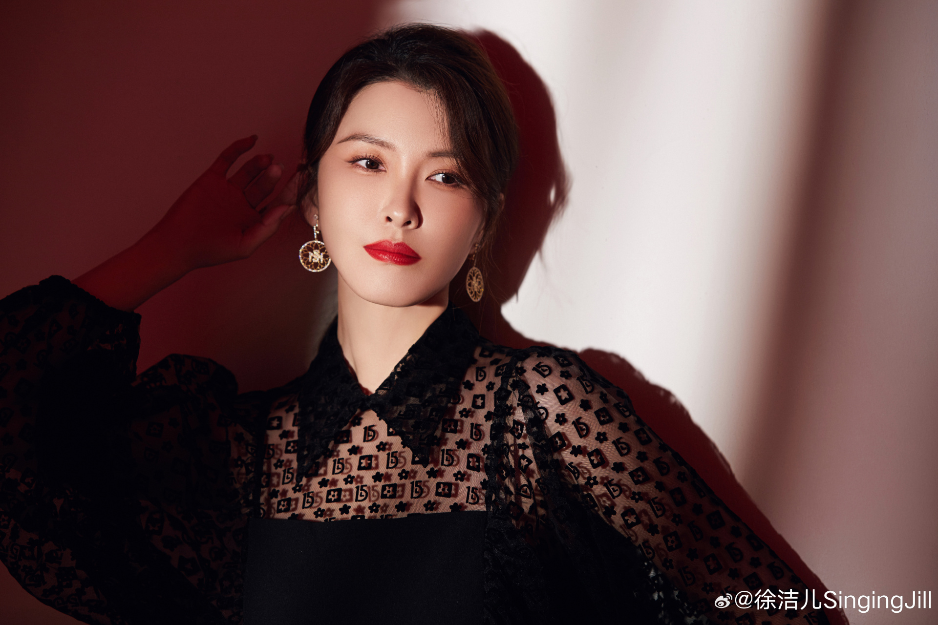 来一组秦虹同款职场写真 感受虹姐的气势如虹,与沉静似水#电视剧执行