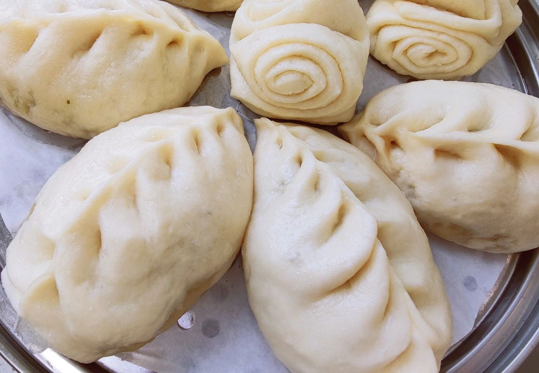 山麻楂包子 吃山麻楂的好时候,每年都是婆婆摘了,给洗干净,焯水,冻