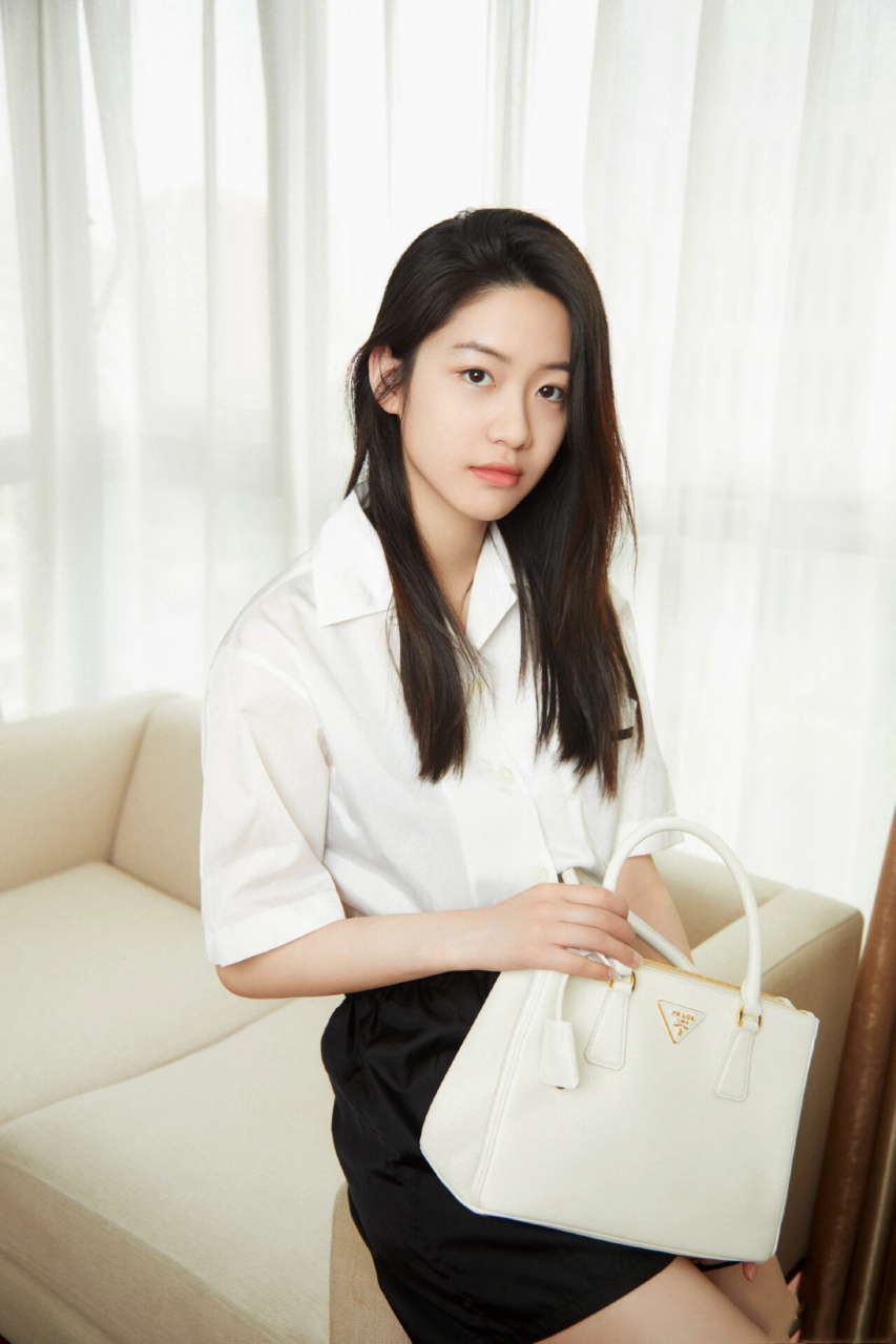 向涵之  基本信息 出生日期	2002年5月4日 国籍	美利坚合众国 性别	女