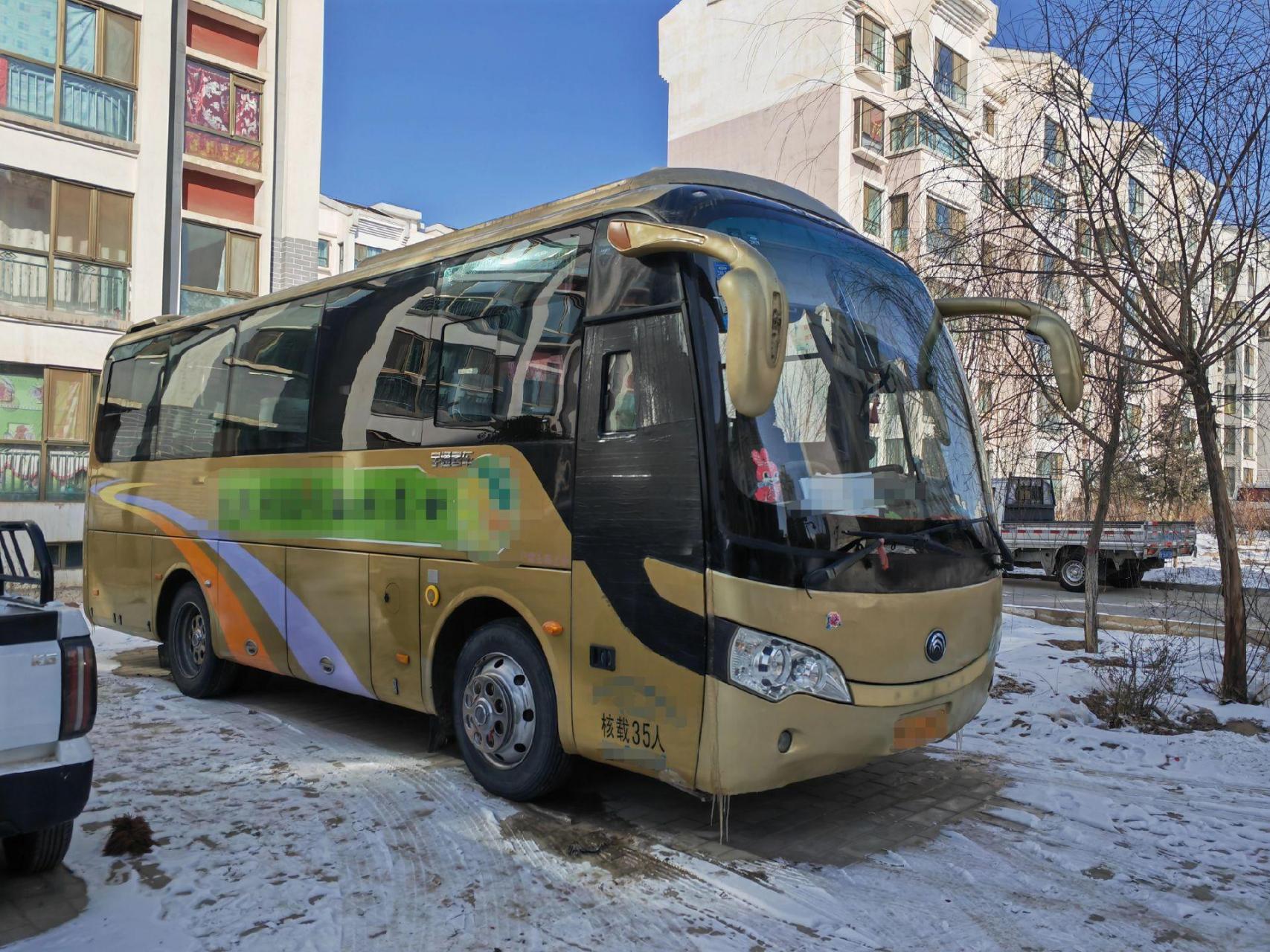 宇通6808型号2013年7月份35座,玉柴200马力,国3排放,钢板减震,锅炉