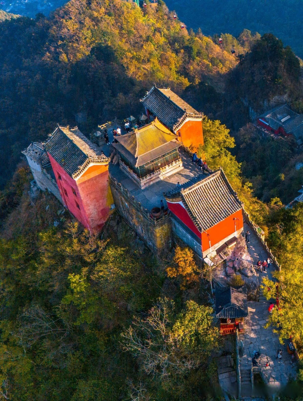 武当山是中国道家文化的发源地,被誉为武当圣地,也是全球道教信仰的