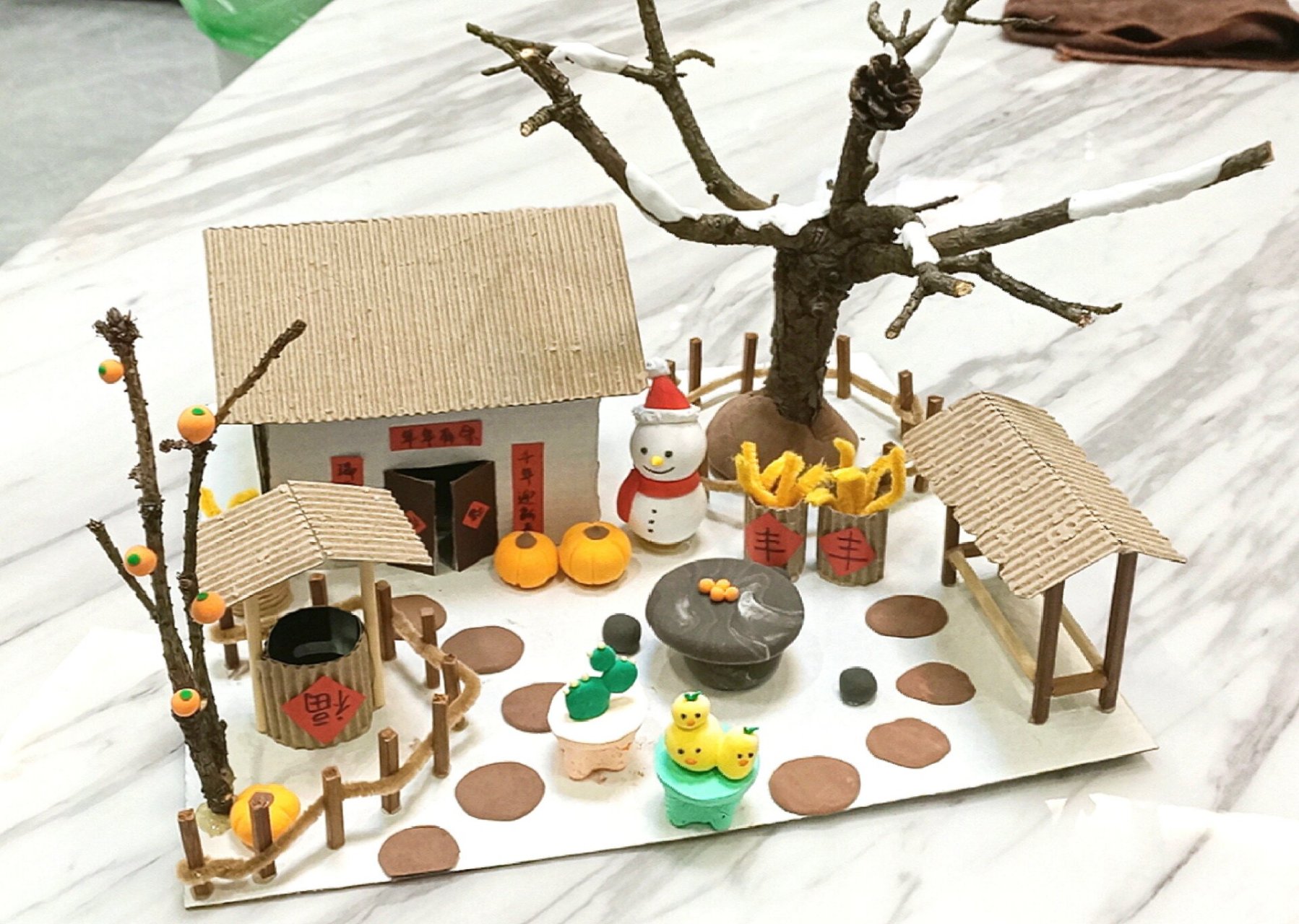 综合材料手工/农家小院73 纸壳子撕出的瓦楞纸的棱做的房子,水井