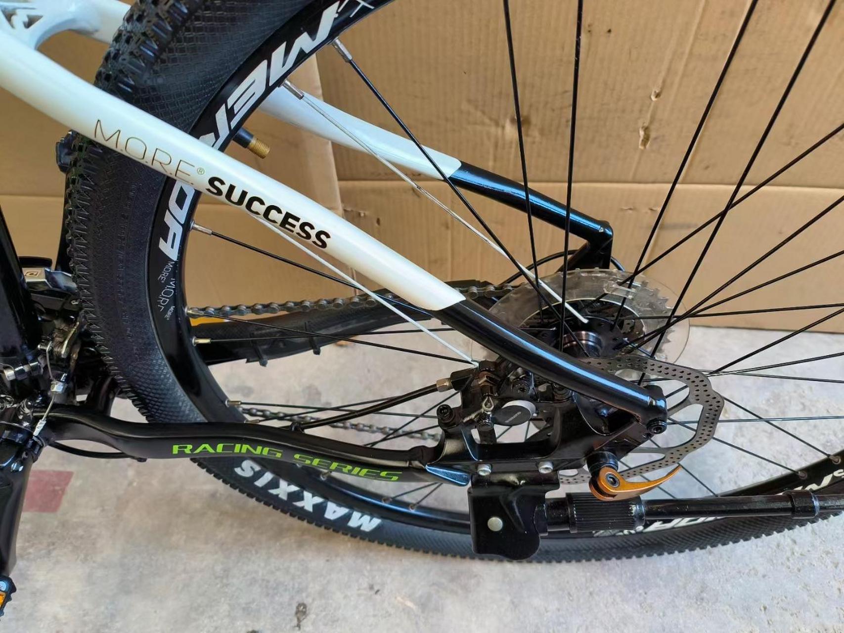 美利达战神730,前后双油碟30速,气庒前叉带线空锁死,车架15寸,成色很