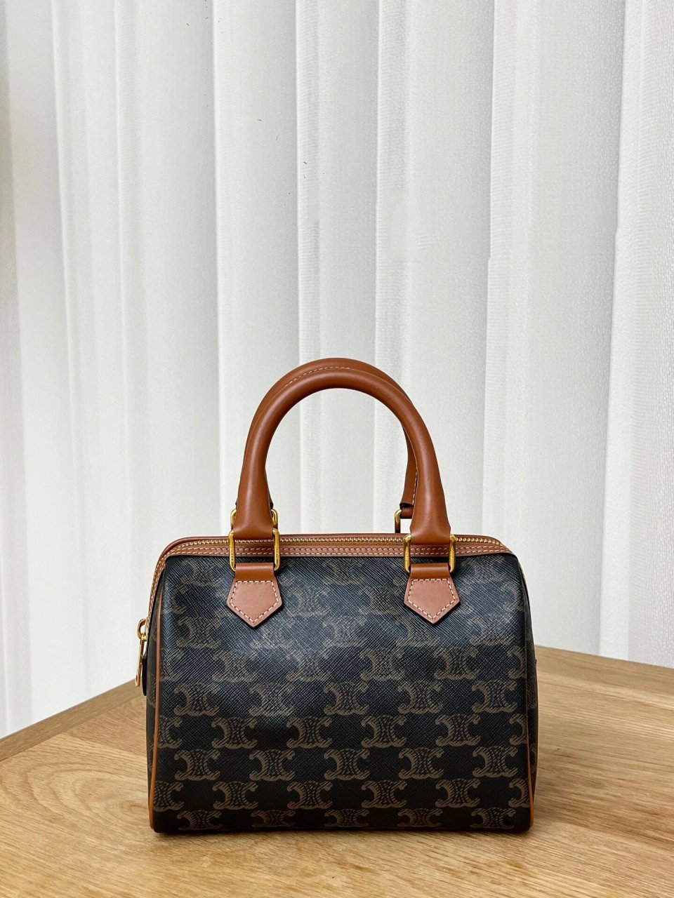 celine赛琳99老花波士顿枕头包 完美尺寸:20*12肩带可拆卸 容量足够