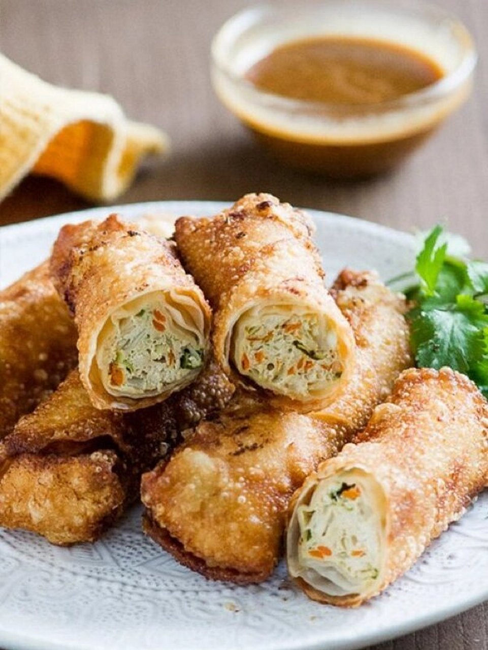 美食推荐|越南炸春卷的菜谱～ 99炸春卷是越南的特色菜之一,来源于