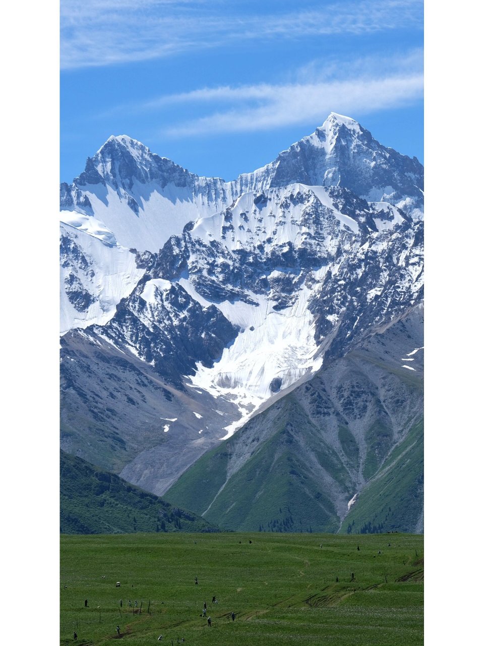 1木扎尔特冰川 我的第一座雪山 	 #雪山# #冰川# #木扎尔特# #远观