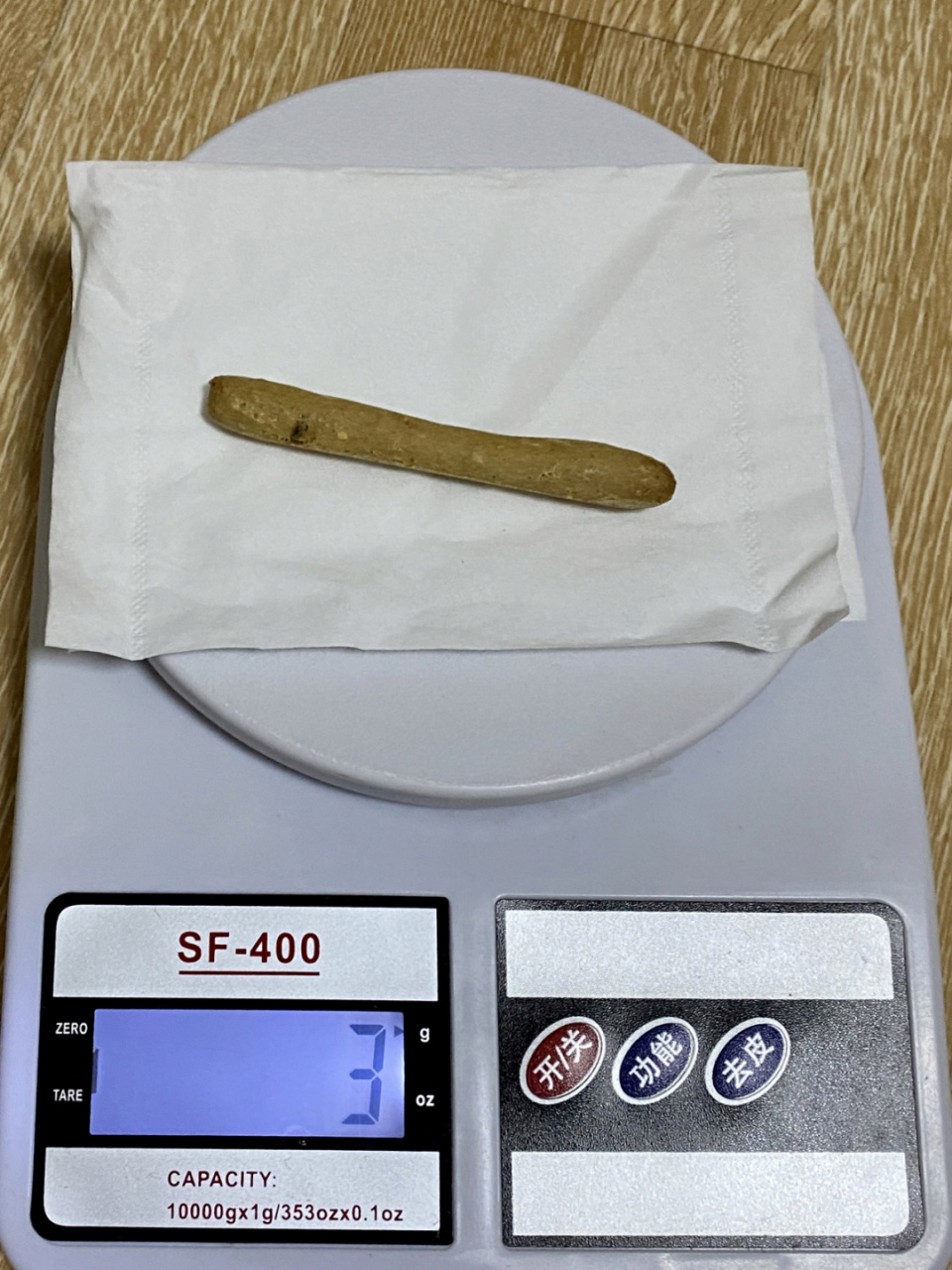 橙子快跑卡拉棒韧性饼干 热量&重量 90主要原料:如图.