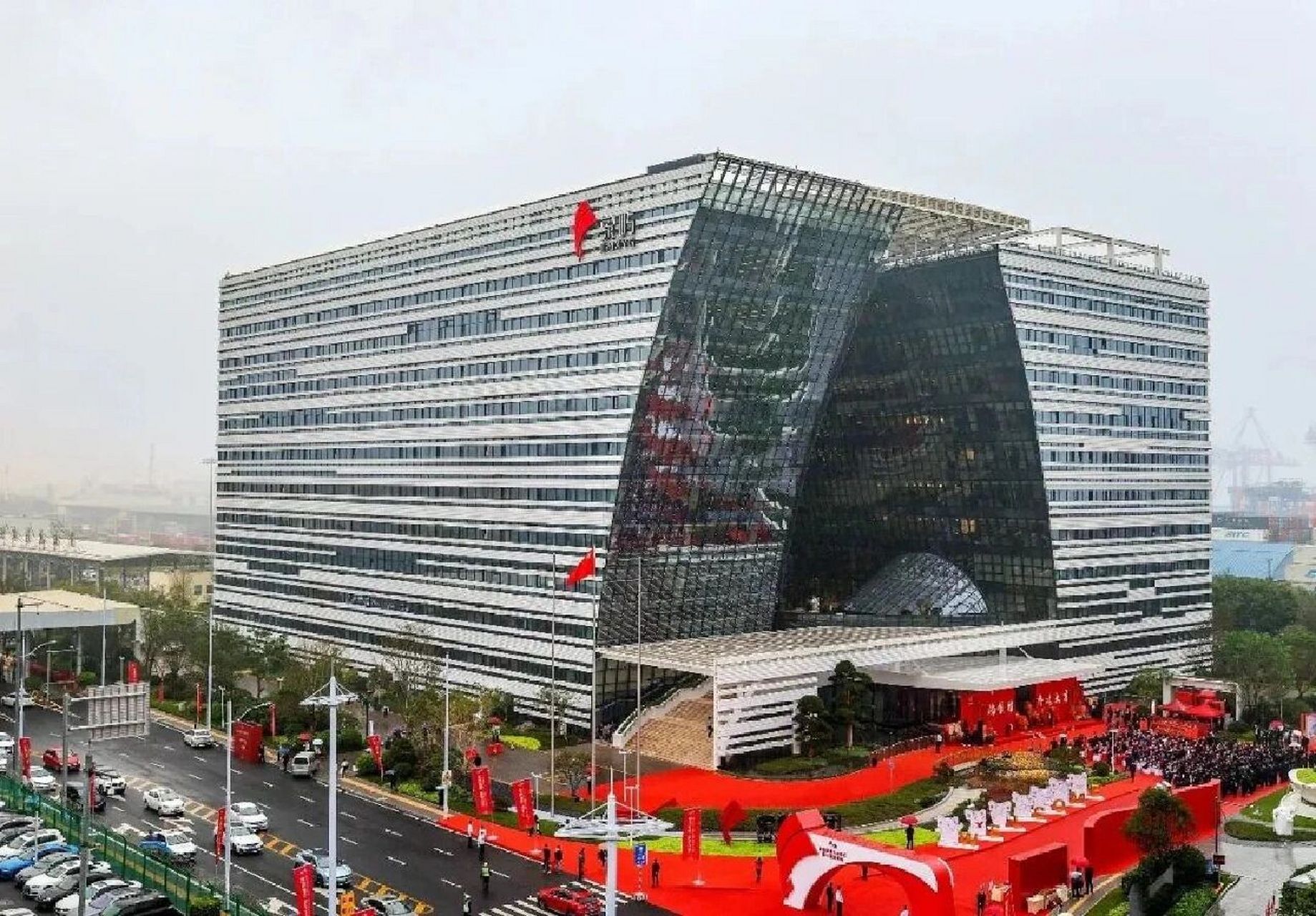 厦门象屿集团新总部,今天投用 今天上午,厦门三大国企之一的象屿集团