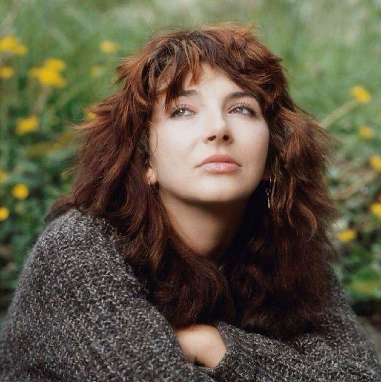 kate bush凭借《running up that hill》在英国单曲榜的登顶打破了多