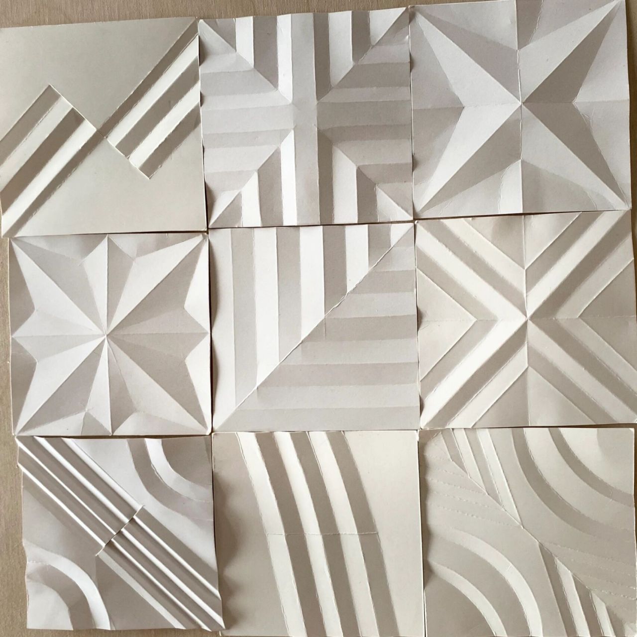 大一下学期立体构成折纸小作业. 有不切,中间切一刀,有多切混合.