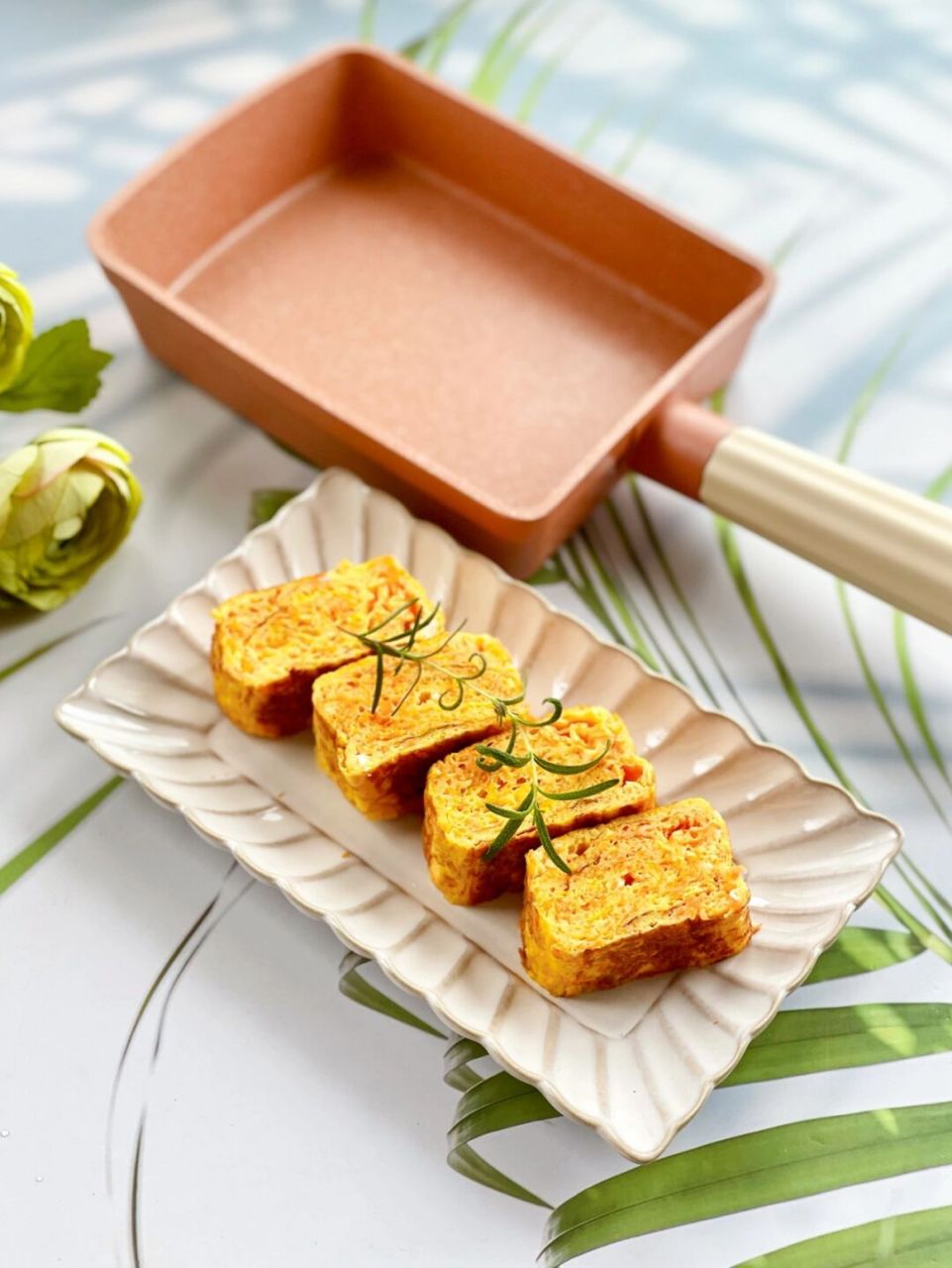 香软美味 玉子烧也叫厚蛋烧,因为取材简单,它是日本每个家庭主妇都会