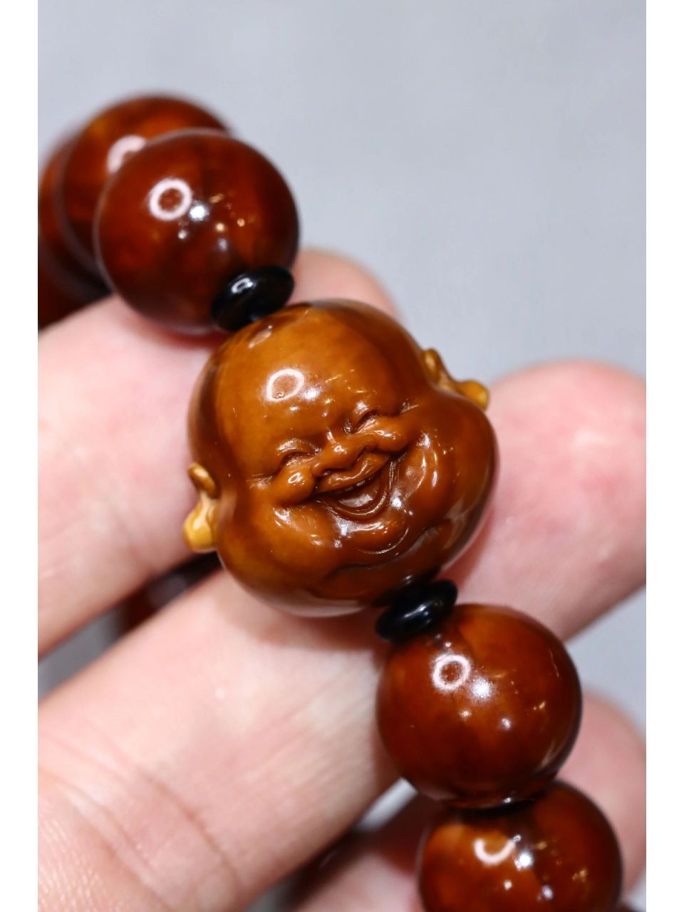 橄榄核光珠手串 橄榄核光珠手串,经多年盘玩包浆厚重,颜色非常红润.