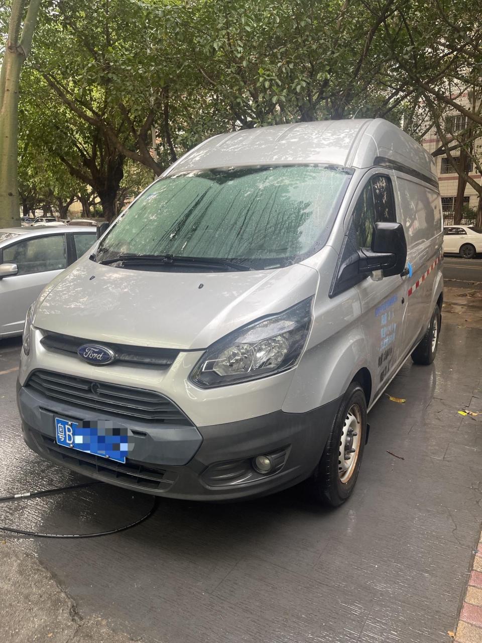 福特全顺柴油货运版,手动柴油2.