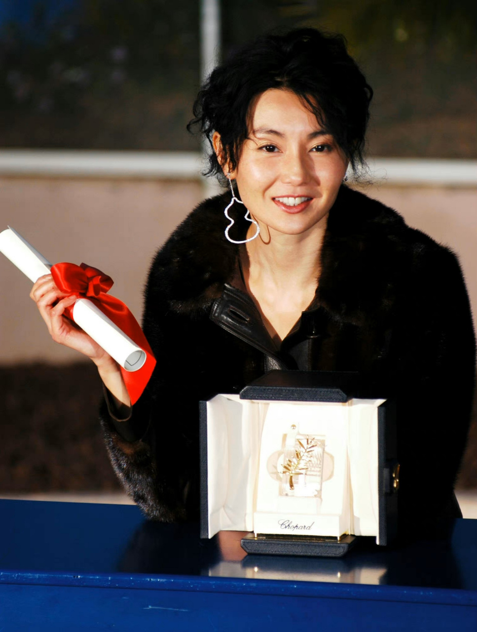 张曼玉和qeelin 原来qeelin是被张曼玉在戛纳一戴成名的 那一年是2004