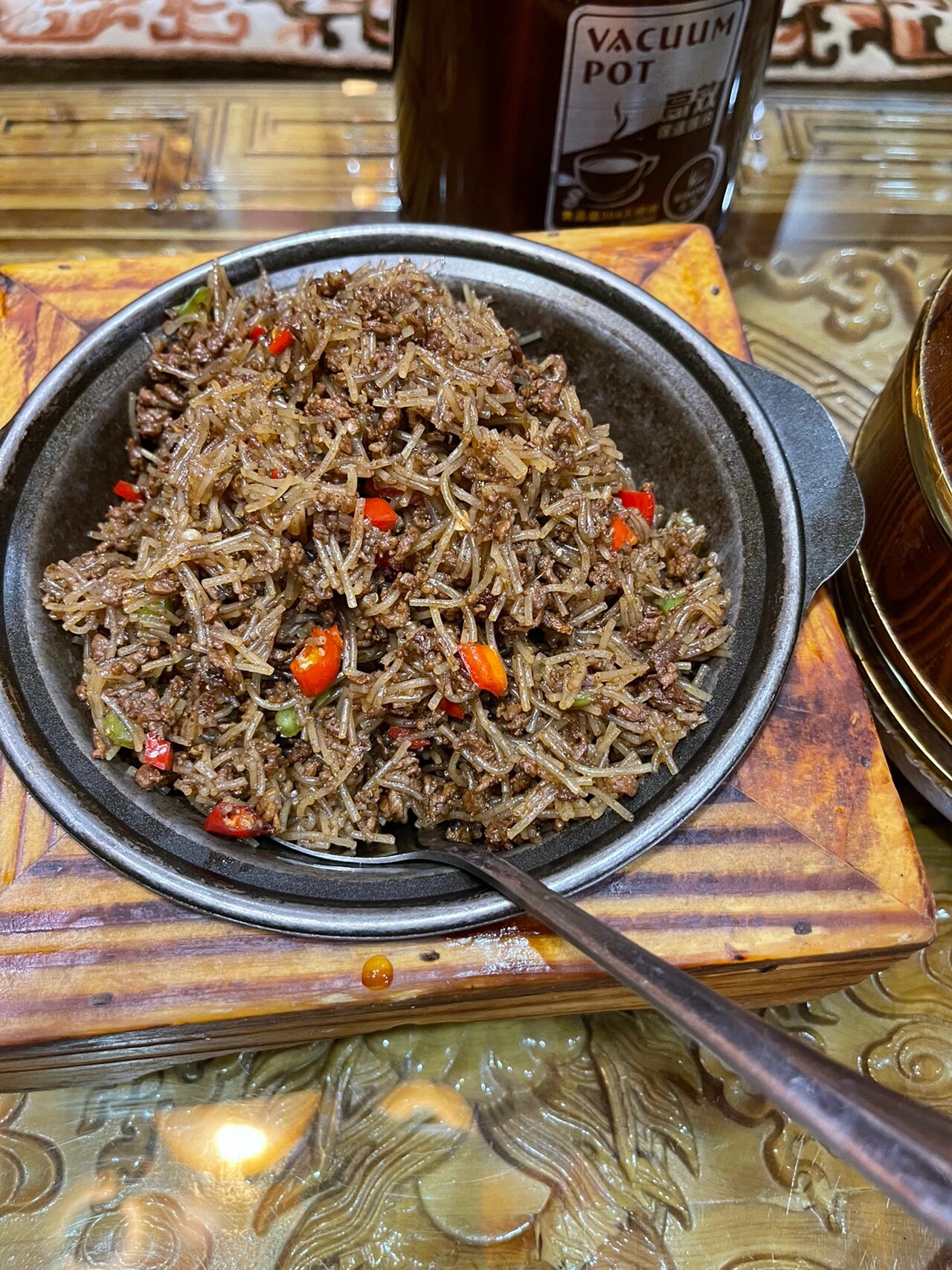 藏饭 所谓藏饭就是蚂蚁上树白米饭,然后拌着一起吃