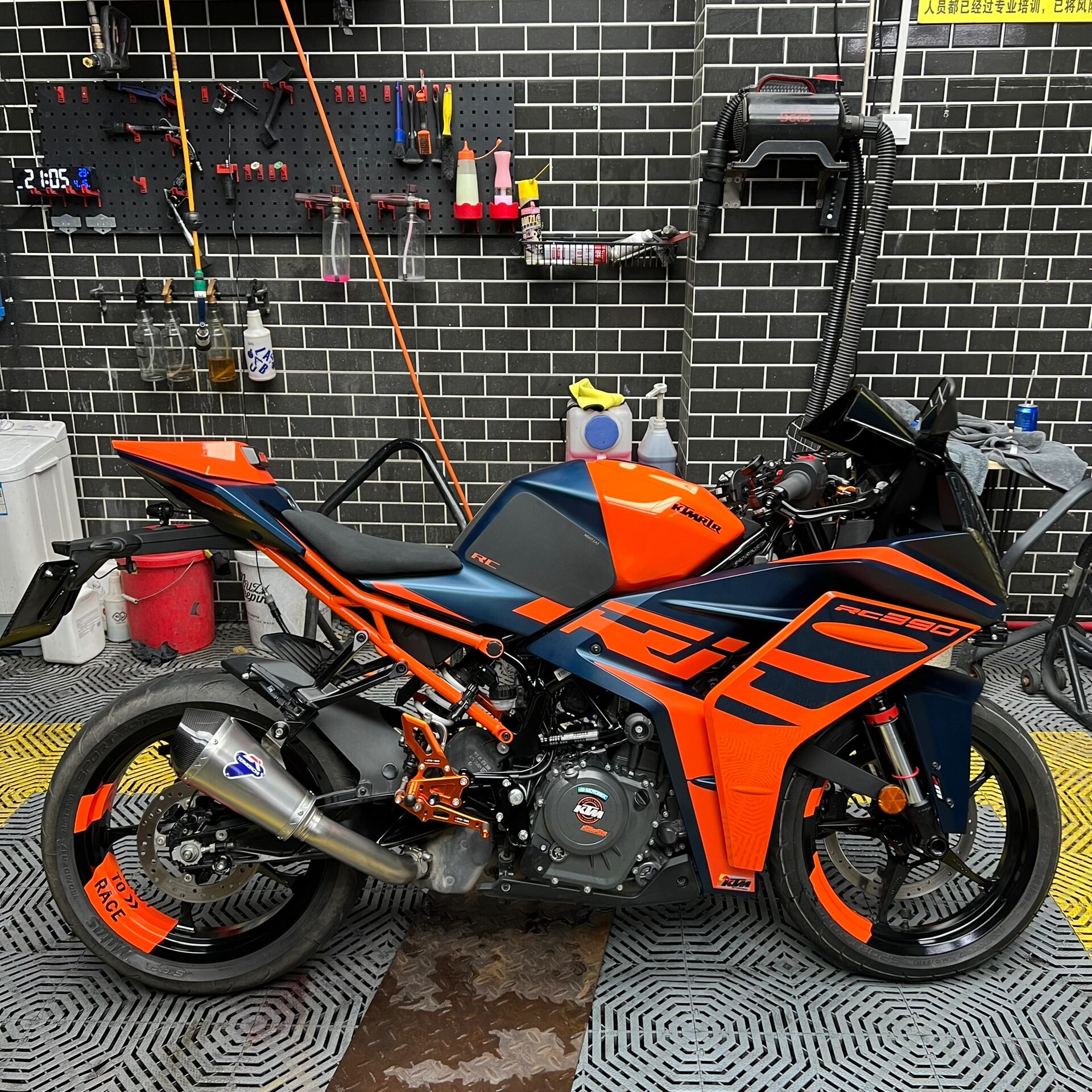 ktm390duke改宽胎图片