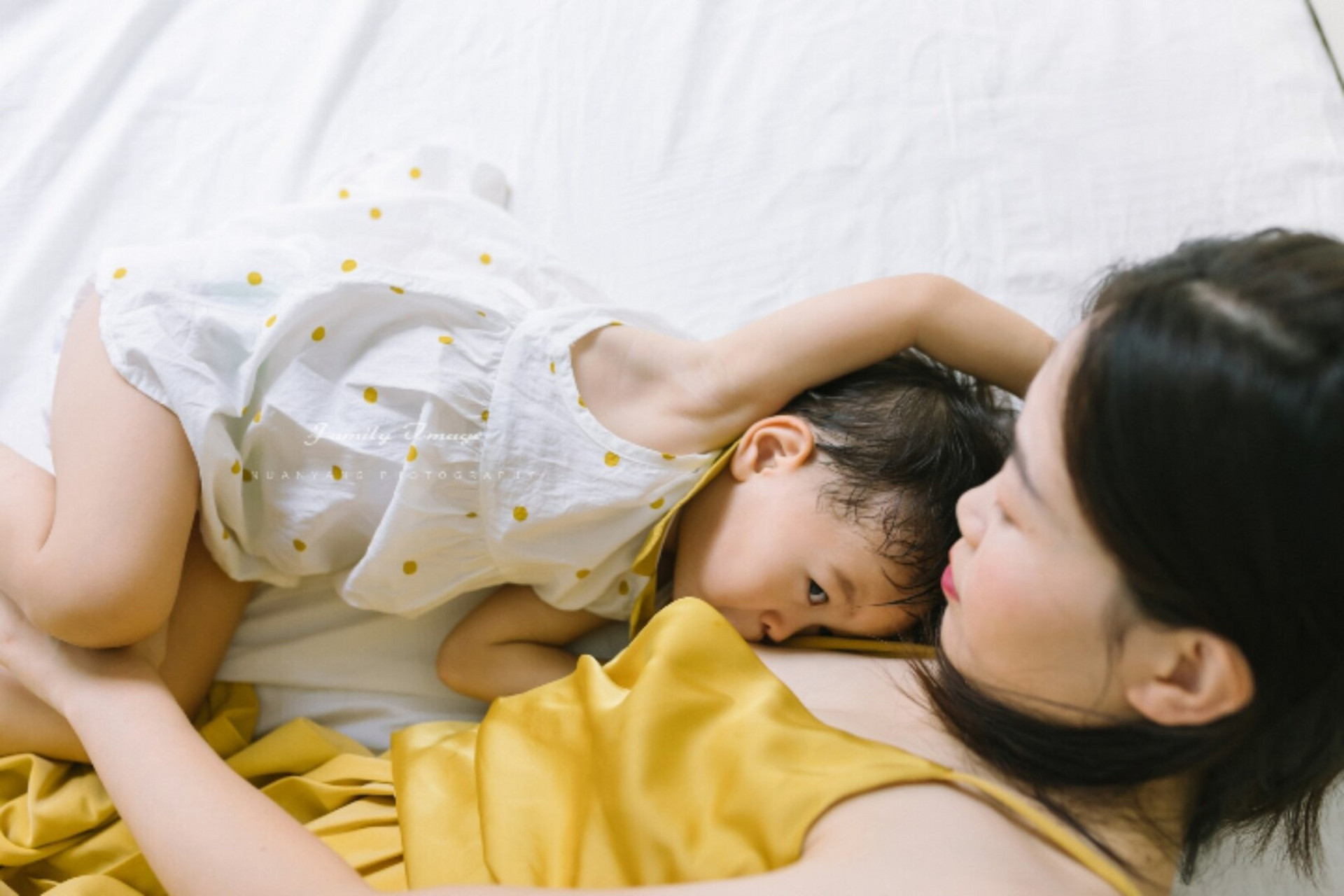 只要孩子没有离乳,我都会建议她们记录哺乳照,作为这段独一无二的亲密
