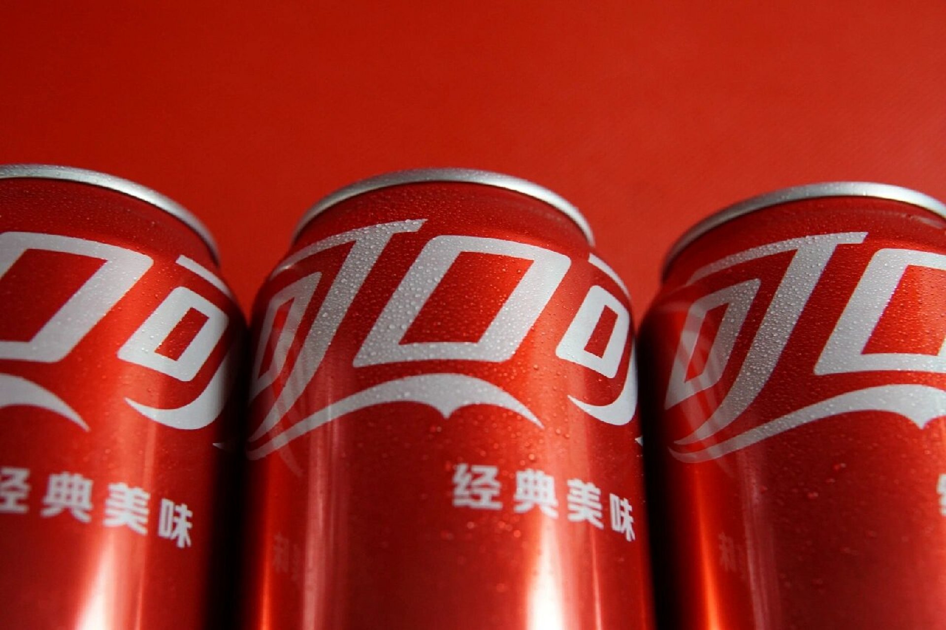 静物拍摄|可乐|罐装饮料|宅家拍大片 设备:sonya6000 道具:台灯两个