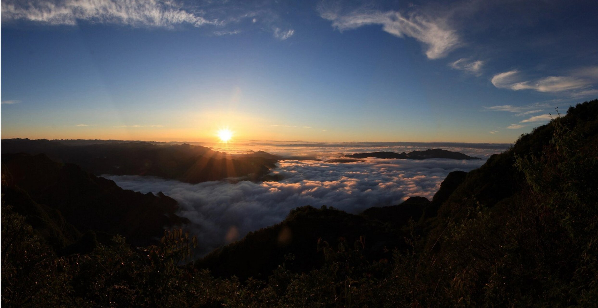 三峡云海日出图片