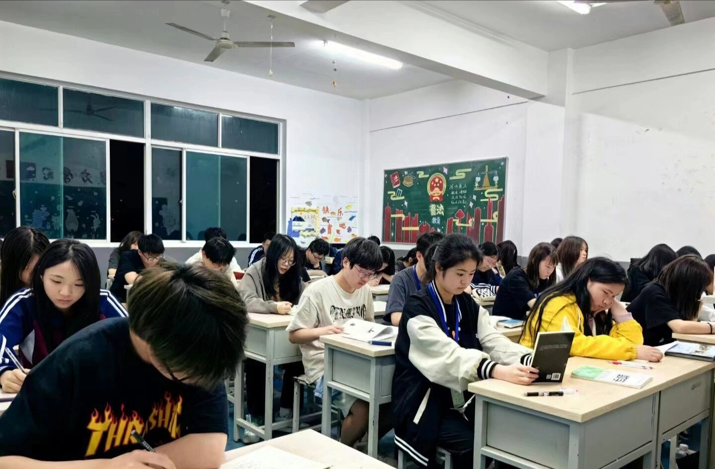 宏源技师学院学校图片图片